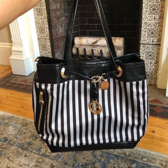 henri bendel Handbags - Henri Bendel Classic Stripe Large Bucket Tote